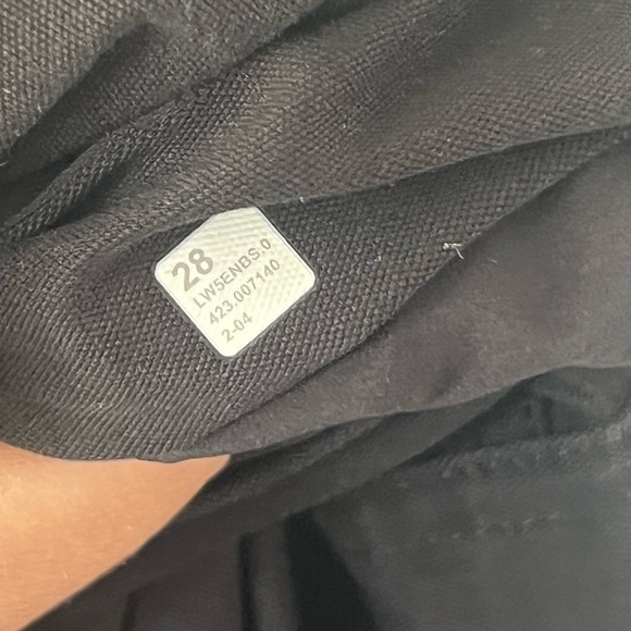 Lululemon Light Utilitech Cargo Pocket High-Rise Black Pants Size 28 - Picture 9 of 11